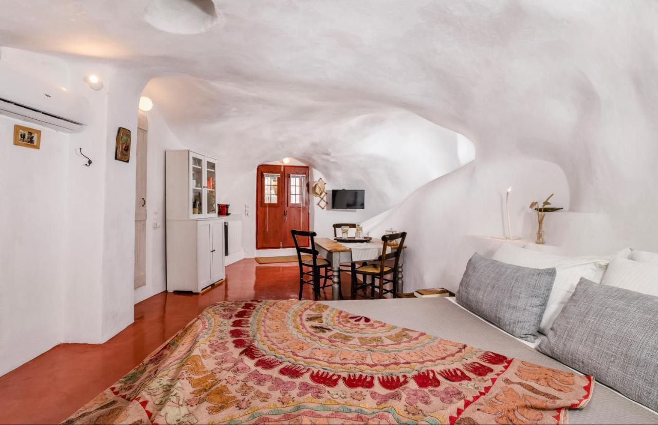 Traditional Farmers Caves Emporio  Exterior photo