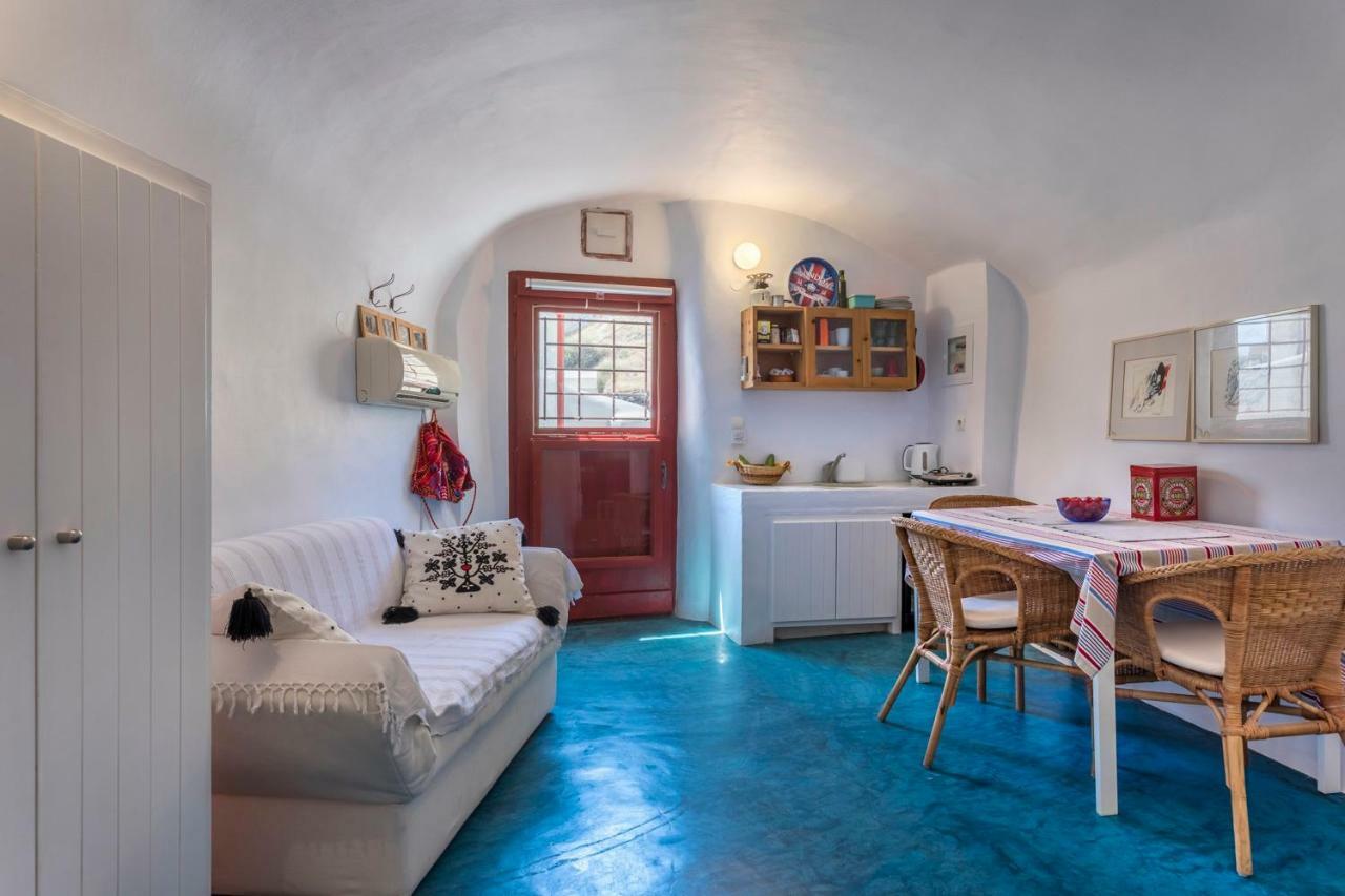 Traditional Farmers Caves Emporio  Exterior photo