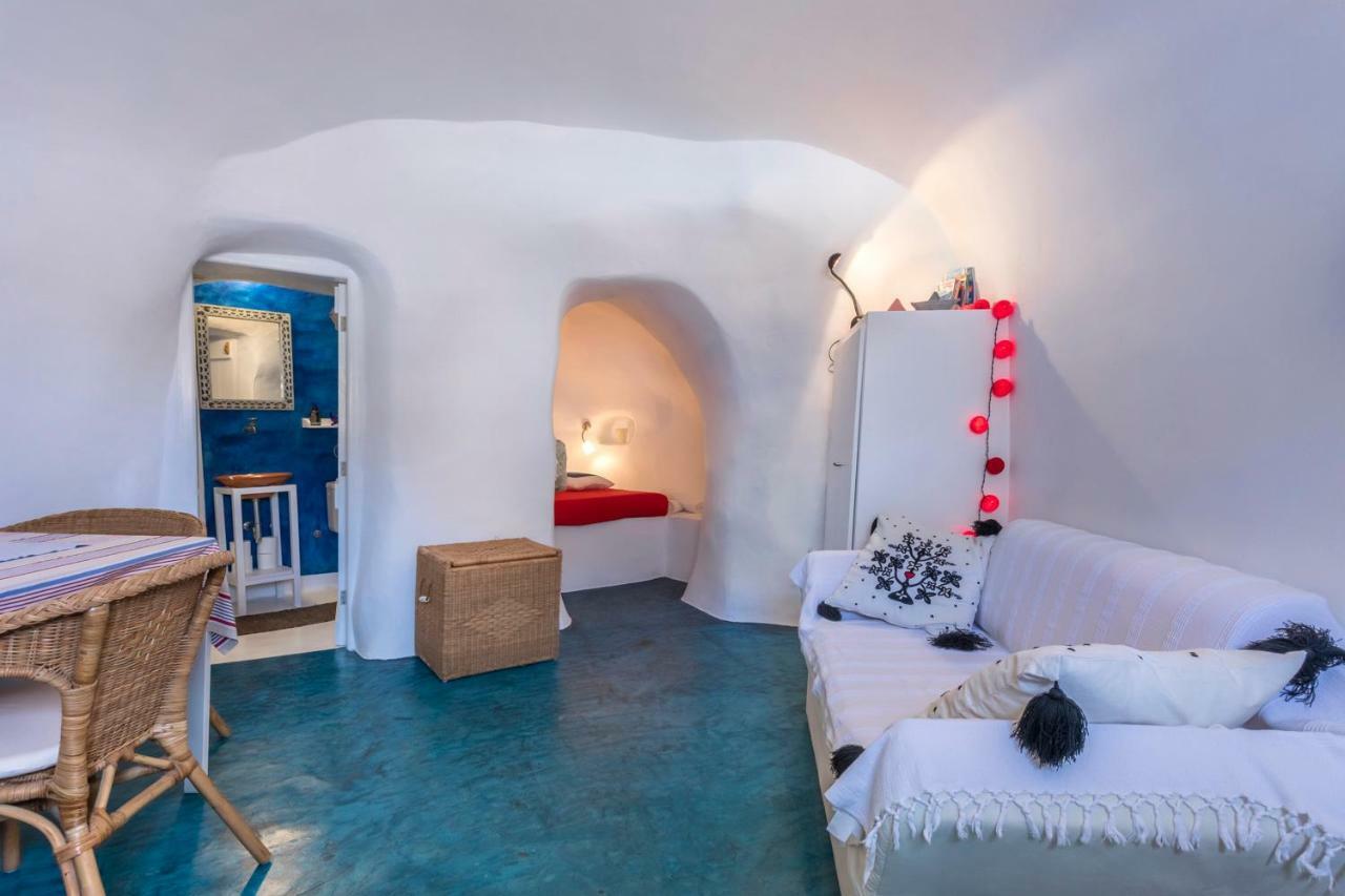 Traditional Farmers Caves Emporio  Exterior photo