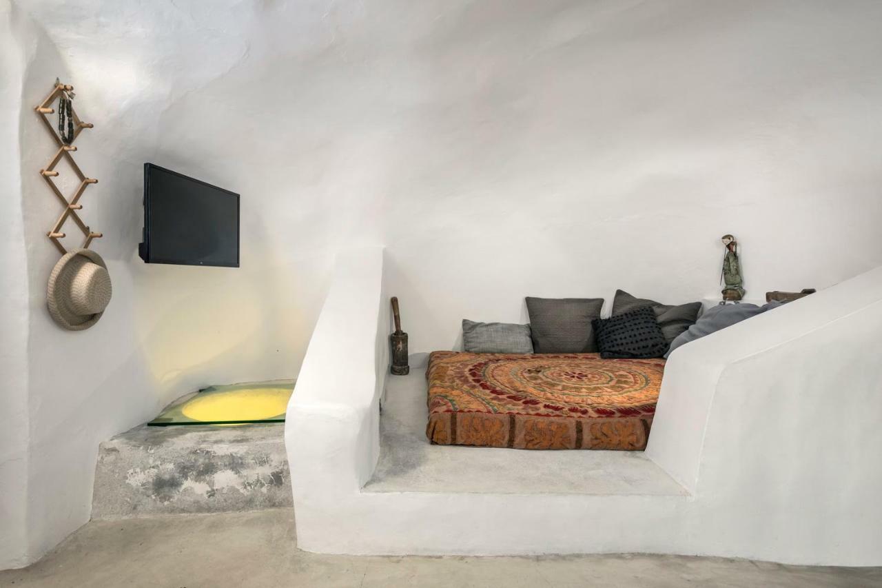 Traditional Farmers Caves Emporio  Exterior photo