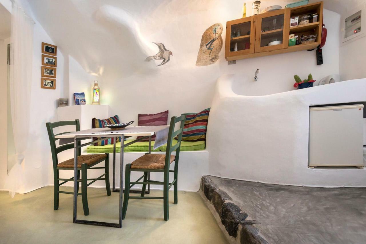 Traditional Farmers Caves Emporio  Exterior photo